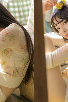 春归酒店的女服务员